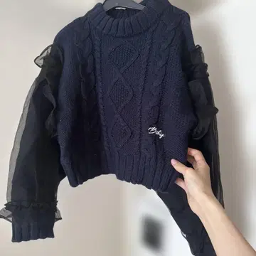 Bibiy 네이비 케이블 짜임 크롭 스웨터