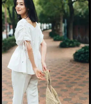 내추럴 뷰티 베이직 드로스트 볼륨 블라우스 M