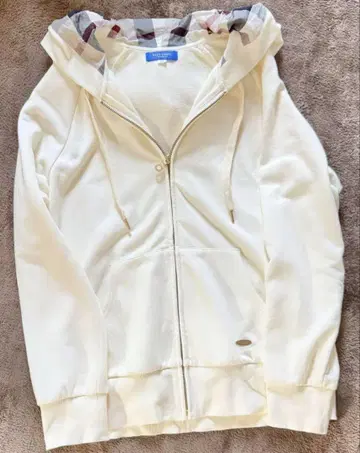 BLUE LABEL CRESTBRIDGE 화이트 후드티 38