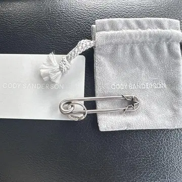 CODY SANDERSON 실버 925 안전핀 목걸이