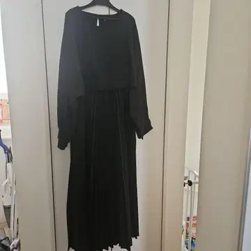 미사용 블랙 긴팔 플리츠 롱 원피스