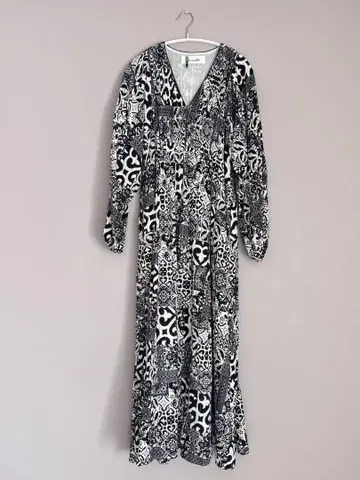 누키테파 Tile Pattern Shirring Dress