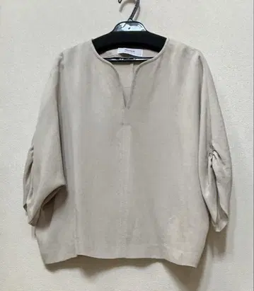 MOGA 블라우스 셋업 있음