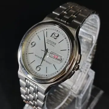 새상품급 CITIZEN 시티즌 E100 화이트 실버 솔라 손목시계