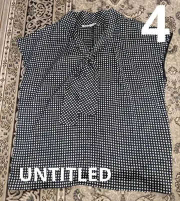 UNTITLED 4 도트 무늬 슬리브리스 셔츠