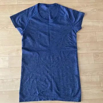 Lululemon 네이비 반팔 티셔츠