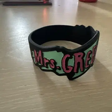 Mrs. GREEN APPLE