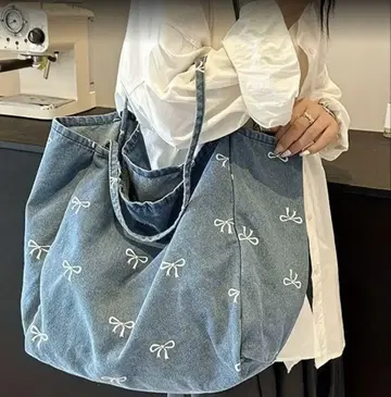 리본 자수 데님풍 숄더백