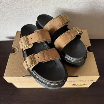 [새상품급] 닥터마틴 마일즈 브라운 통굽 샌들 24cm