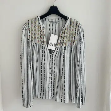 새상품 ZARA 자수 블라우스 M
