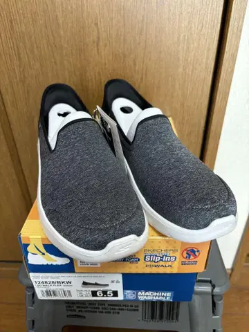 새상품 SKECHERS GOwalk Slip-Ins (23.5cm)