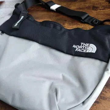 THE NORTH FACE 숄더백 카키/블랙 남녀 공용
