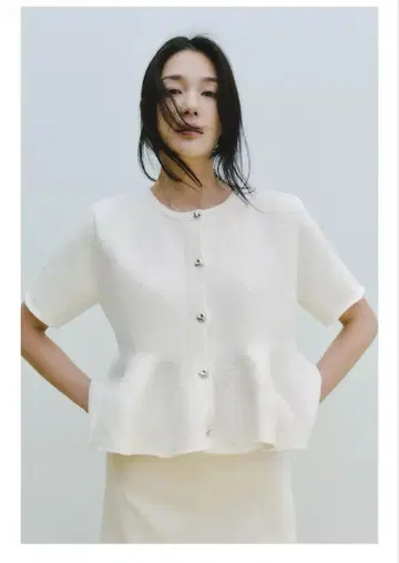 ZARA 페플럼 니트 자켓 에크루