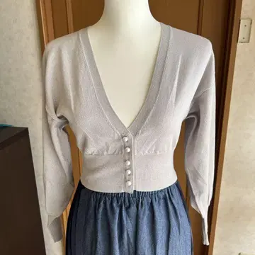 숏 기장 긴팔 가디건