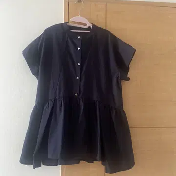 미사용 새상품 케유카 턱 페플럼 셔츠 네이비