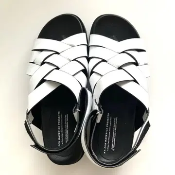 메종 매버릭 프레젠츠 화이트 샌들 L