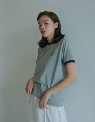 anuke Ringer Logo T-shirt 그레이