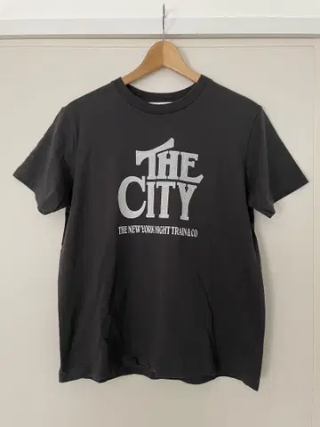 저널 스탠다드 리룸 CITY 로고 TEE