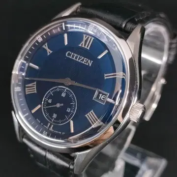 새상품급 CITIZEN 시티즌 네이비 실버 가죽 솔라 남성용 시계