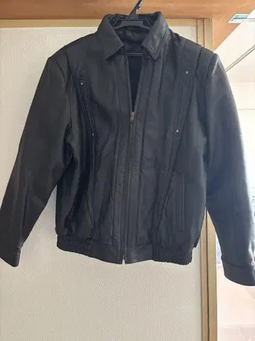 다크 브라운 가죽 자켓