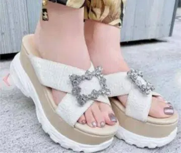 Rady 비쥬 장식 아이보리 샌들