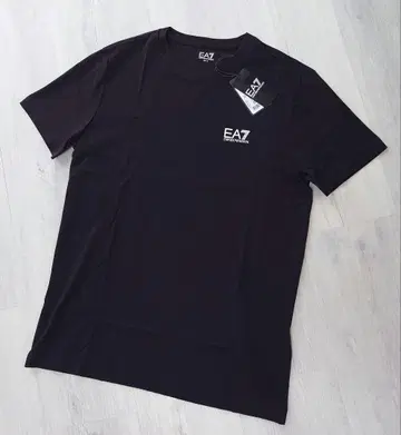 새상품 L 사이즈 EMPORIO ARMANI EA7 로고 반팔 티셔츠