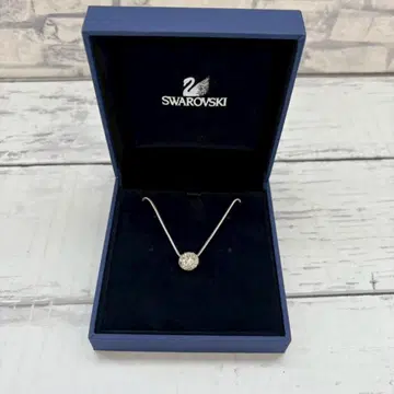 526. Swarovski 스와로브스키 라운드 펜던트 목걸이