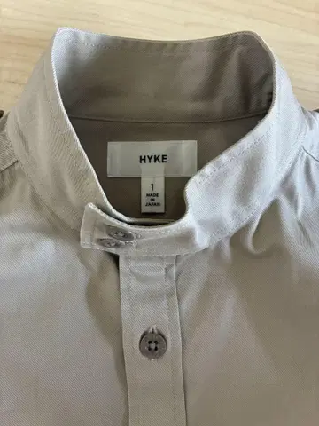 HYKE 스탠드 카라 긴팔 셔츠 1 베이지