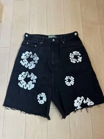 DENIM TEARS 블랙 숏팬츠