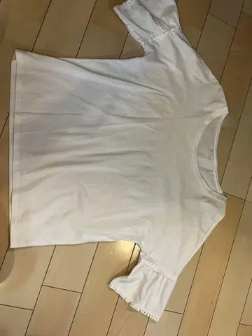 위크엔드 화이트 프릴 티셔츠