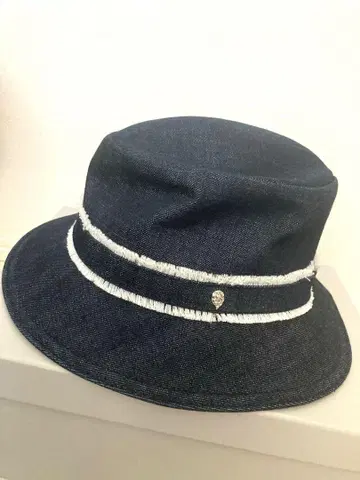 헬렌카민스키 모자