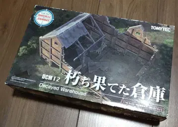TOMYTEC 낡아버린 창고 1/144 스케일 디오라마 건담 프라모델