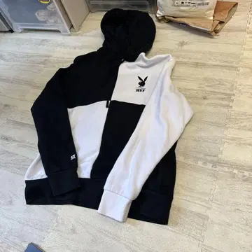플레이보이 패널 디자인 후드티