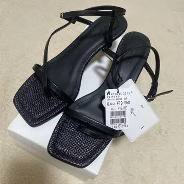 새상품 야마다야 블랙 스트랩 샌들