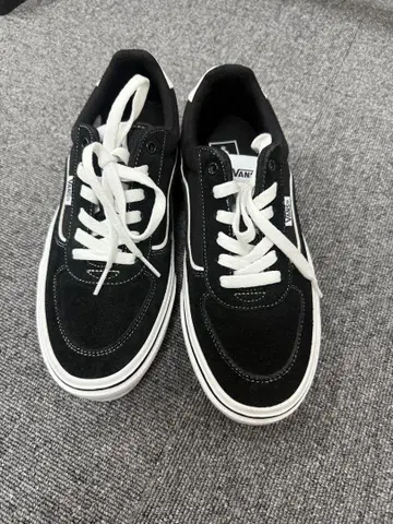 새상품급 Vans 26cm 블랙/화이트 스니커즈