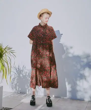 비대칭 플리츠 원피스 체리 패턴