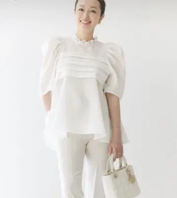 디자인웍스 오키나 아키 씨 콜라보 오간자 프론트 플리츠 블라우스