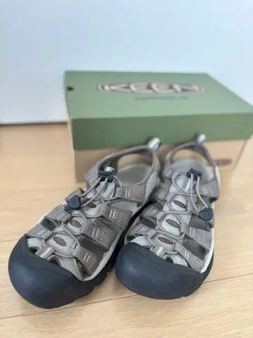 [새상품급] KEEN NEWPORT H2 size 26.0