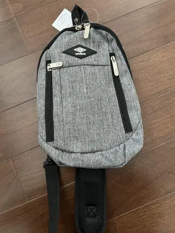 umbro 바디백 그레이