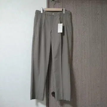 바람이 잘 통하는 턱 테이퍼드 팬츠 M 그레이쉬 브라운 남성용