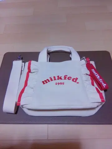 밀크페드 프릴 토트백