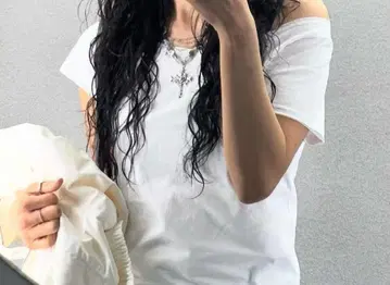 coyseio 오프숄더 화이트 T셔츠