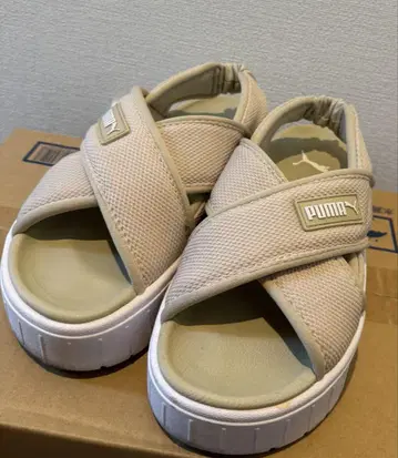 PUMA 베이지 크로스 스트랩 스포츠 샌들 23cm 통굽