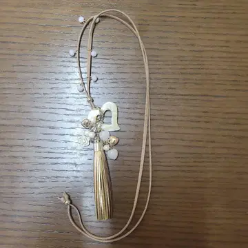 앤드러브 목걸이 프린지 끈 타입 새상품, 미사용 (비닐 포장 없음)