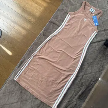 미사용 새상품 adidas 3 스트라이프 미디엄 원피스
