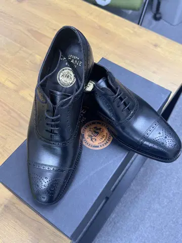 JOSEPH CHEANEY 블랙 가죽 윙팁