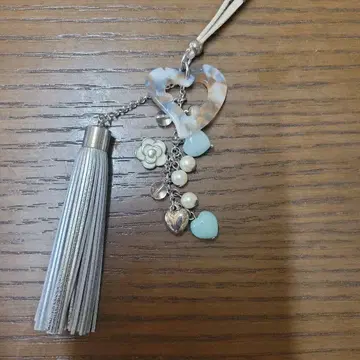 앤드러브 목걸이 프린지 끈 타입 새상품, 미사용, 포장 없음