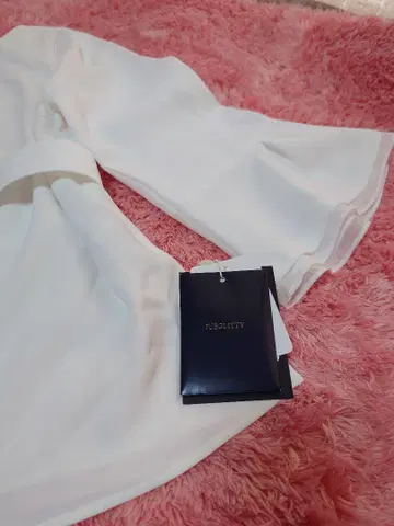 저스길리티 새상품 화이트 블라우스 벨트 포함