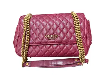 GUESS 체인 숄더백 보르도 퀼팅