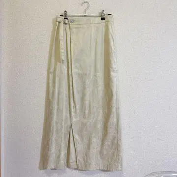 꽃무늬 자수 스커트
